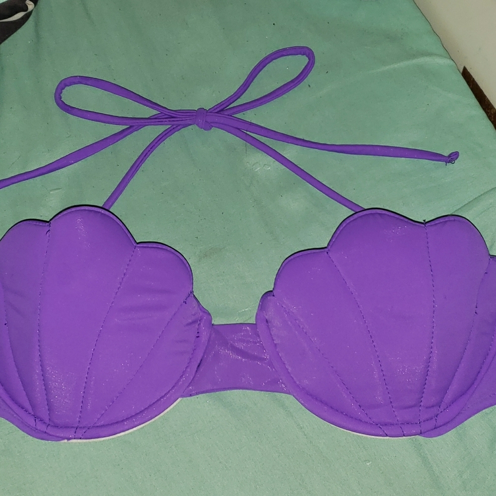 *LOOKING FOR TRADE(L for XL)* Seashell Bikini Top